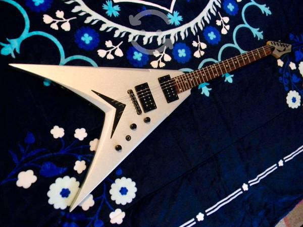 Guitarra eléctrica Dean Dave Mustaine