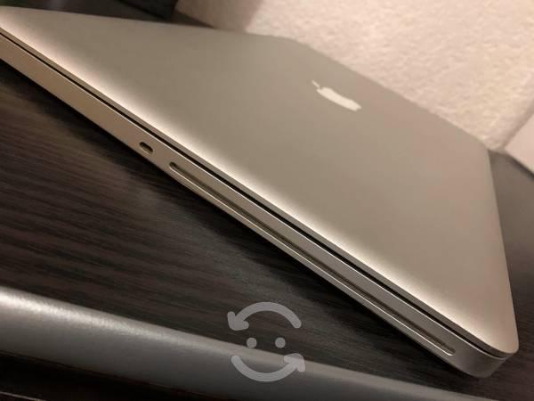 MacBook Pro 17 Apple
