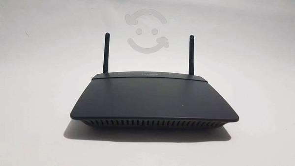 Router LINKSYS EA6100.