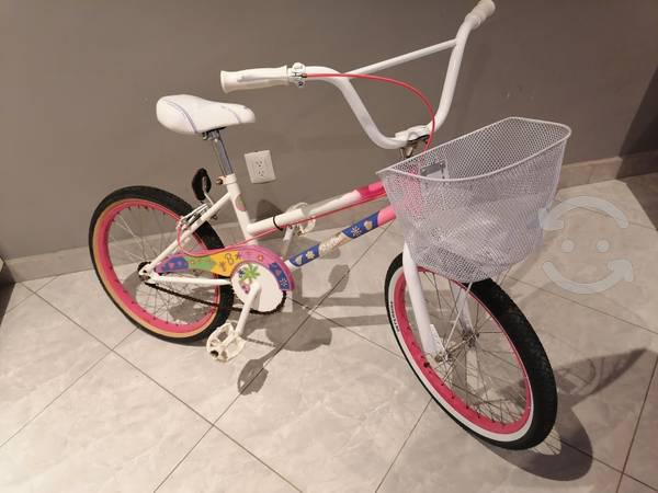 bonita bicicleta barbie.
