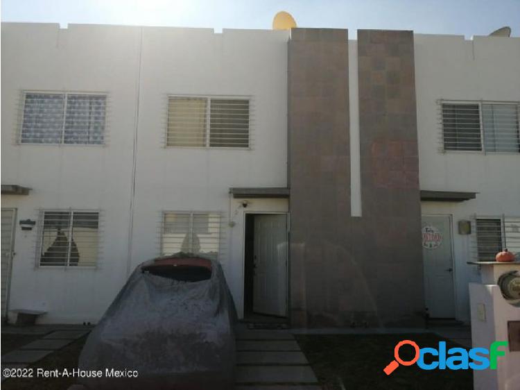 QH5 3247 Casa con Terreno Excedente en Querétaro