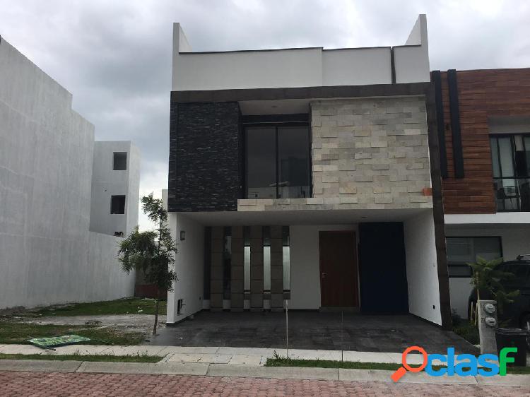 Casa En Venta En Fraccionamiento De La Cementera Puebla