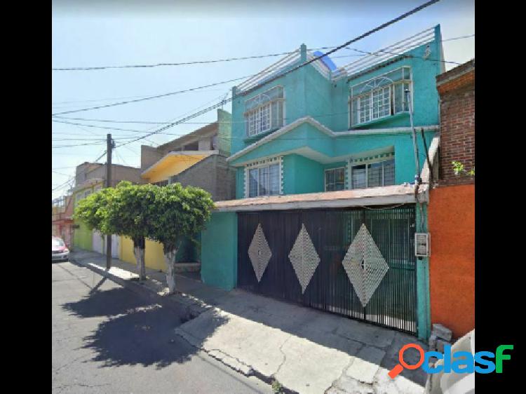 EXCELENTE OPORTUNIDAD HERMOSA CASA