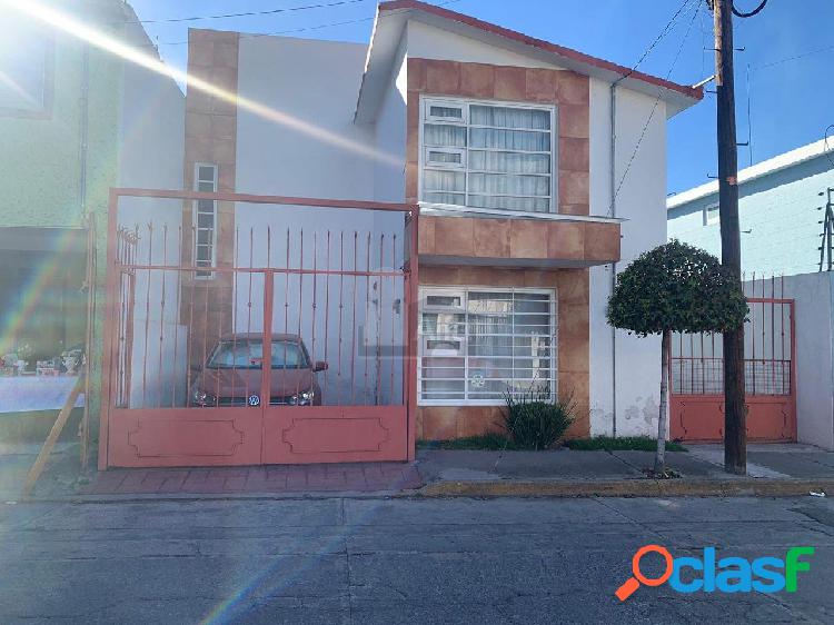 Casa sola en Venta en Col. Villa Hogar,Toluca