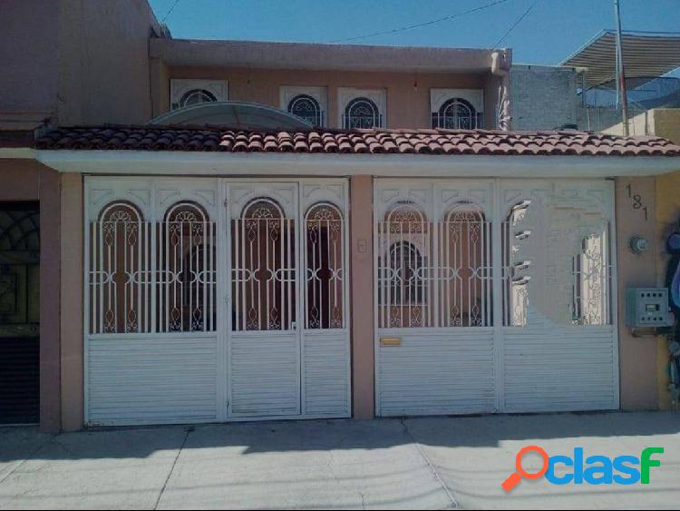 Venta de casa en puertas del sol Atras de plaza sendero