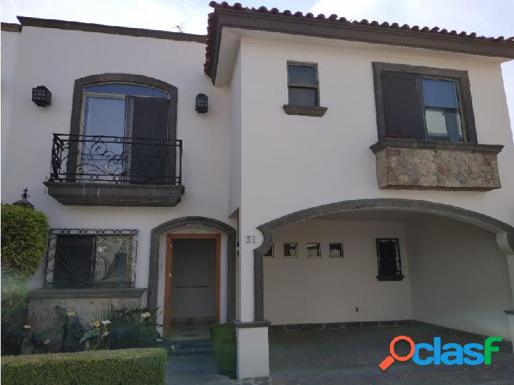 VENTA HERMOSA CASA EN METEPEC, LLANO GRANDE