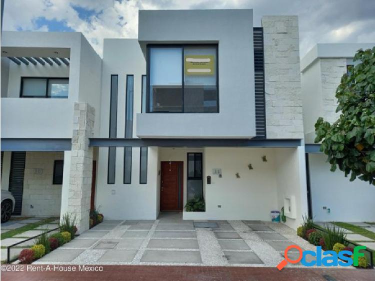 Hermosa casa en venta en Zibata AQC