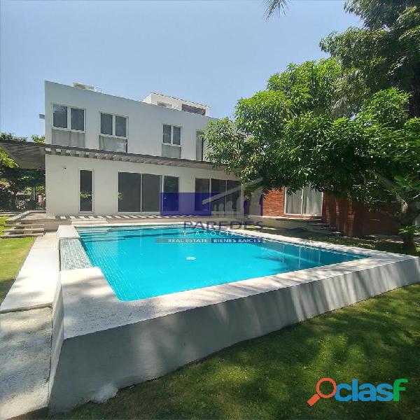 Casa nueva, 4 recamaras con alberca, 3 cuadras zona hotelera