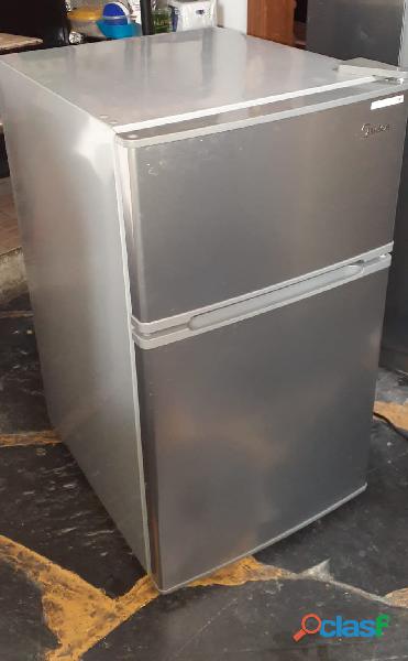 Refrigerador compacto Midea