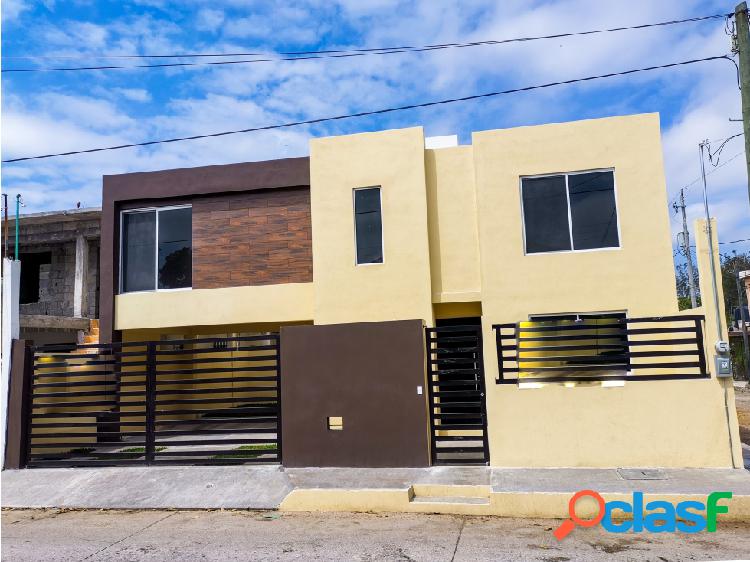 Casa en venta en la Col. Arboledas, Tampico. FMR-V289