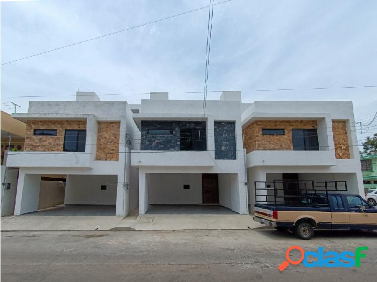 Casa en venta en la Col. Del Pueblo, Tampico. FMR-V083