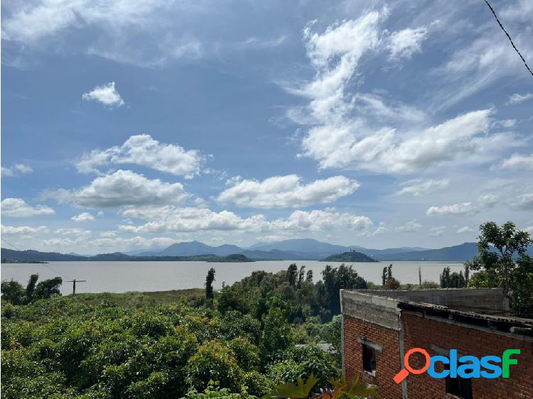 Terreno con Vista y Orilla al Lago de Patzcuaro - Quiroga