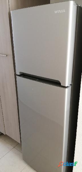 Remato refrigerador Winia de 9 pies