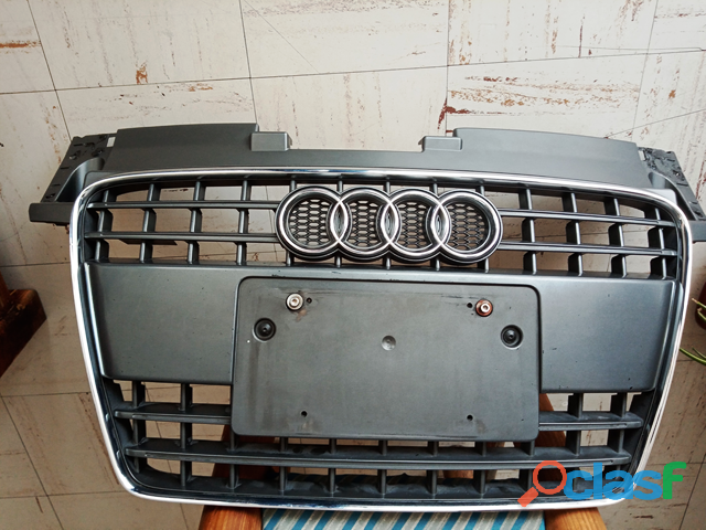 PARRILLA FRONTAL CON EMBLEMA DE UN AUDI TT MK2 MOD. 2007