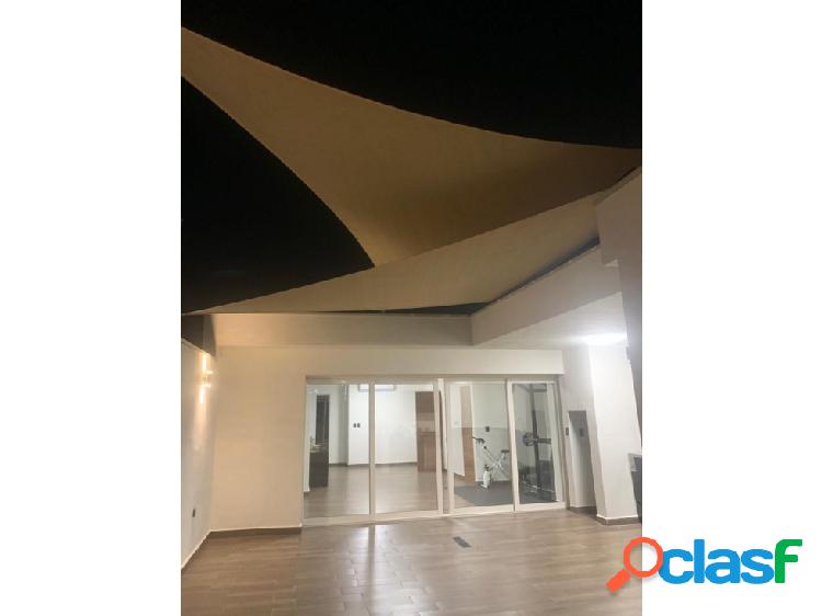 Casa en Brisas de Valle Alto, remodelada