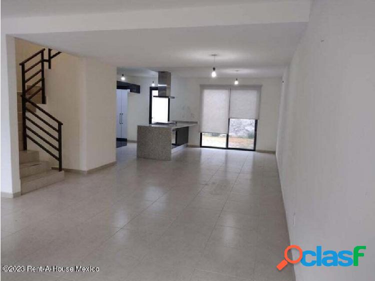 RENTO Casa ubicada en ZAKIA 3 recámaras ASL