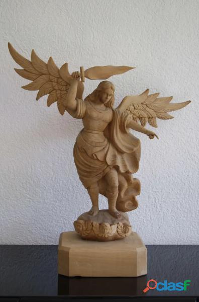 Escultura Arcangel san Miguel.