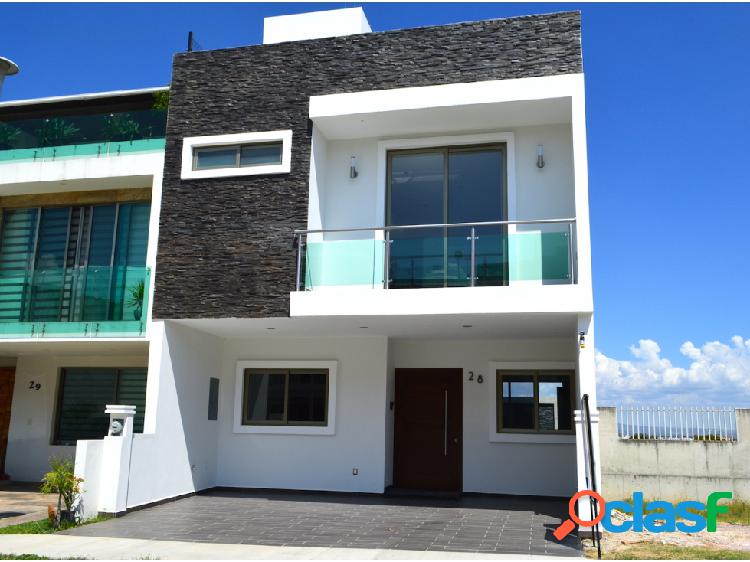 Equipadísima casa nueva en renta en La Cima
