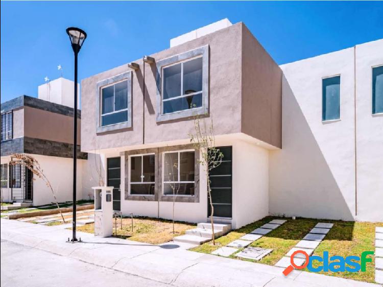 Se vende casa en Lomas de la Plata; modelo Platino